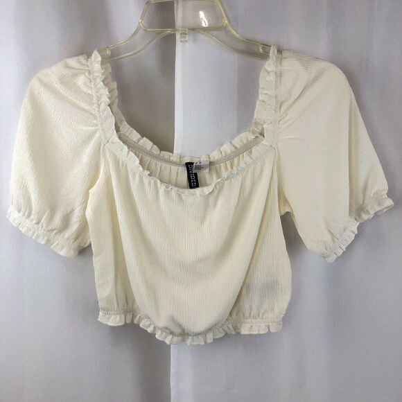 Divided H&M Womens Sz XS Ivory Crinkle Ruffle Trim Off or On Shoulder Crop Top - Picture 2 of 7